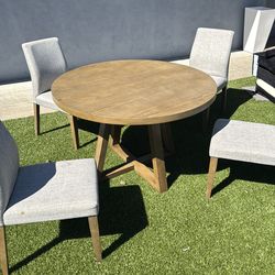 Table and chairs set