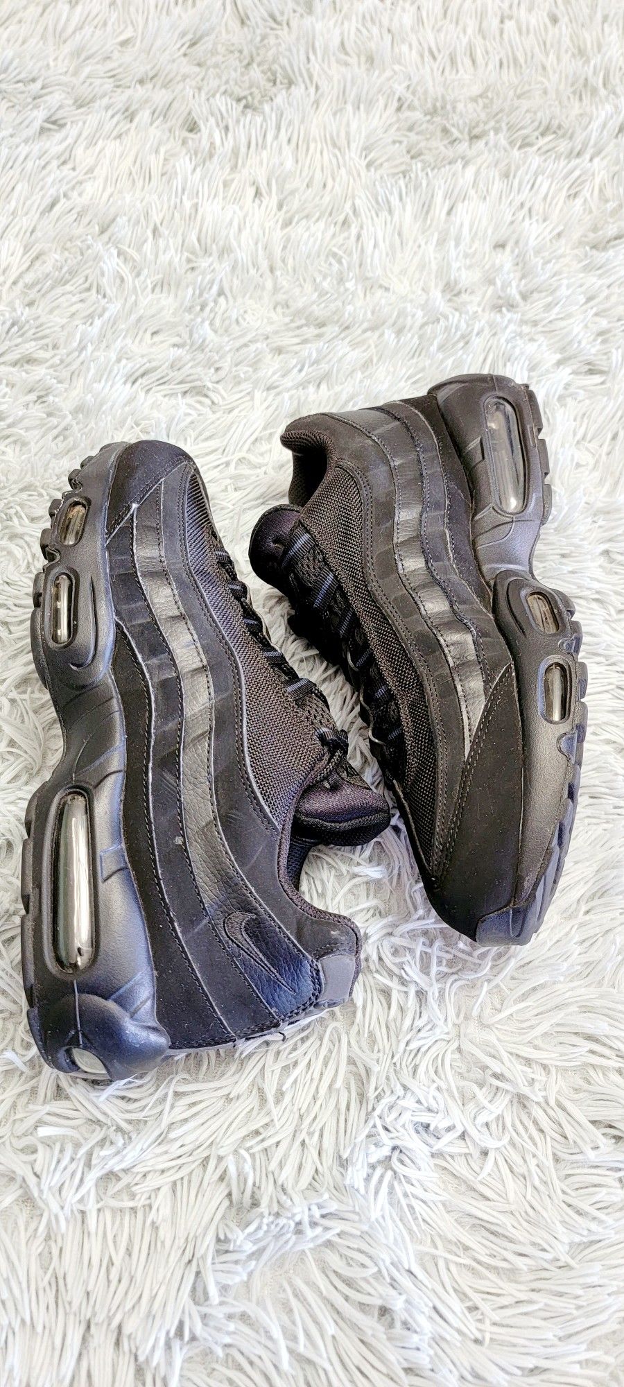 Size 10 Men's Nike Air Max 95 Triple Black 609048-092.