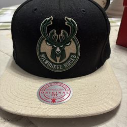 Milwaukee Bucks Mitchell and Ness SnapBack Hat