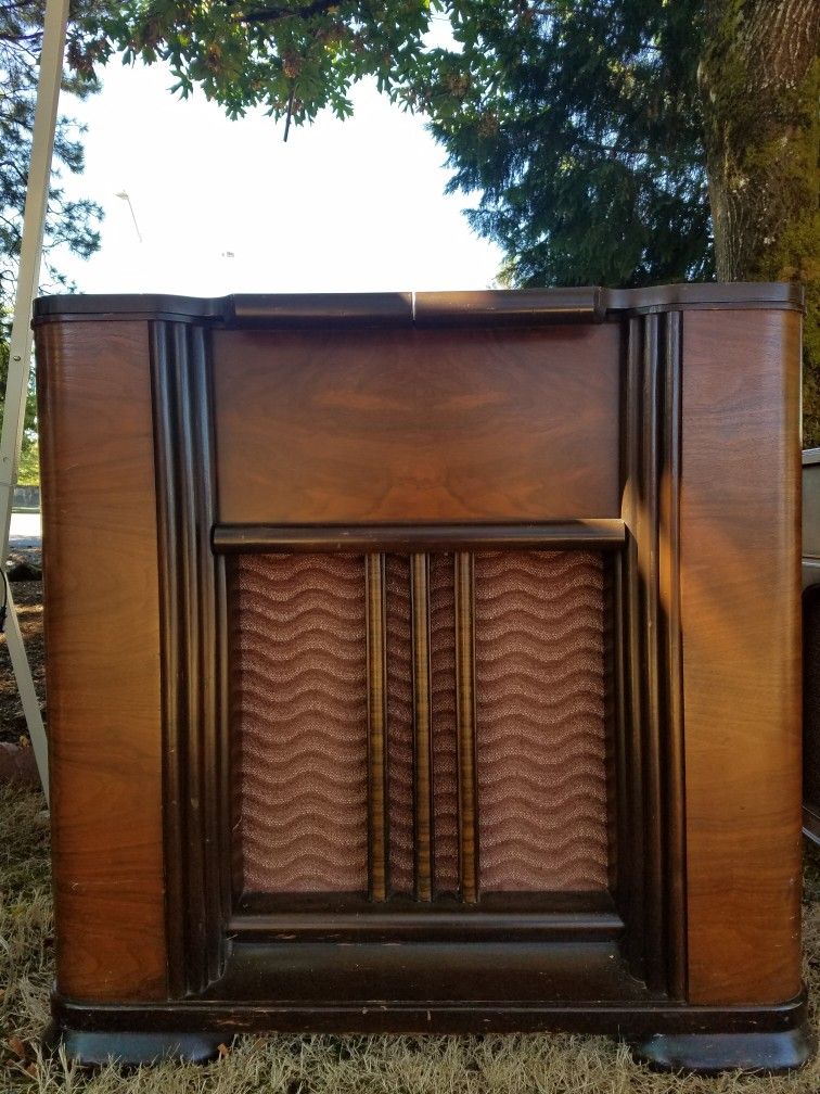 Bendix 1940s Radio/Turntable