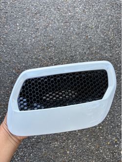 S550 oem hood vent