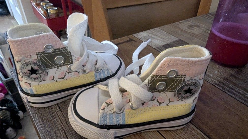 New Infant Converse Sneakers Size 2
