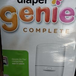 DIAPER GENIE COMPLETE TRASH CAN AND BAGS 