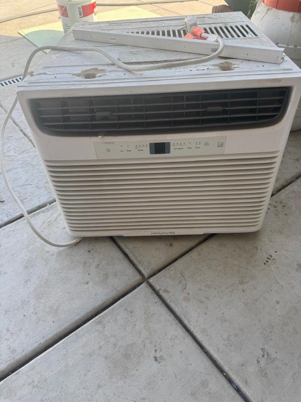 air conditioner is 15,100 BTU good condition Frigidaire brand