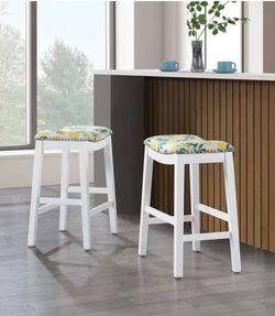 4 barstools 24” new