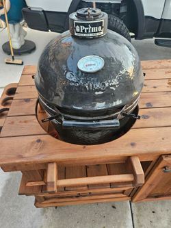 Primo Ceramic Kamado Grill and Smoker w/stand