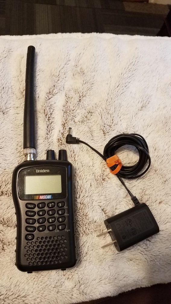 UNIDEN BC72XLT PORTABLE EMERGENCY SCANNER RADIO