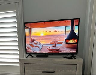 32” INSIGNIA TV w/Remote