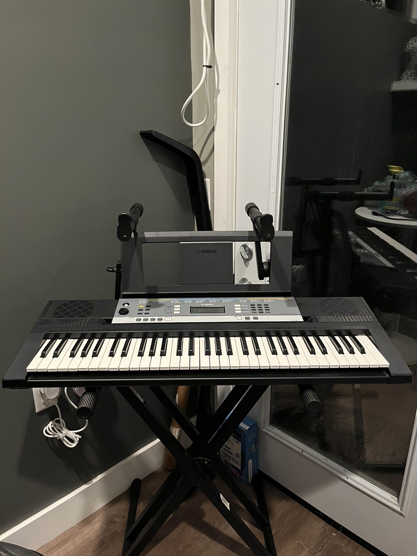 Yamaha YPT-240 Keyboard Piano