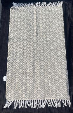 Gray and Cream Diamond Pattern Fringe Rug