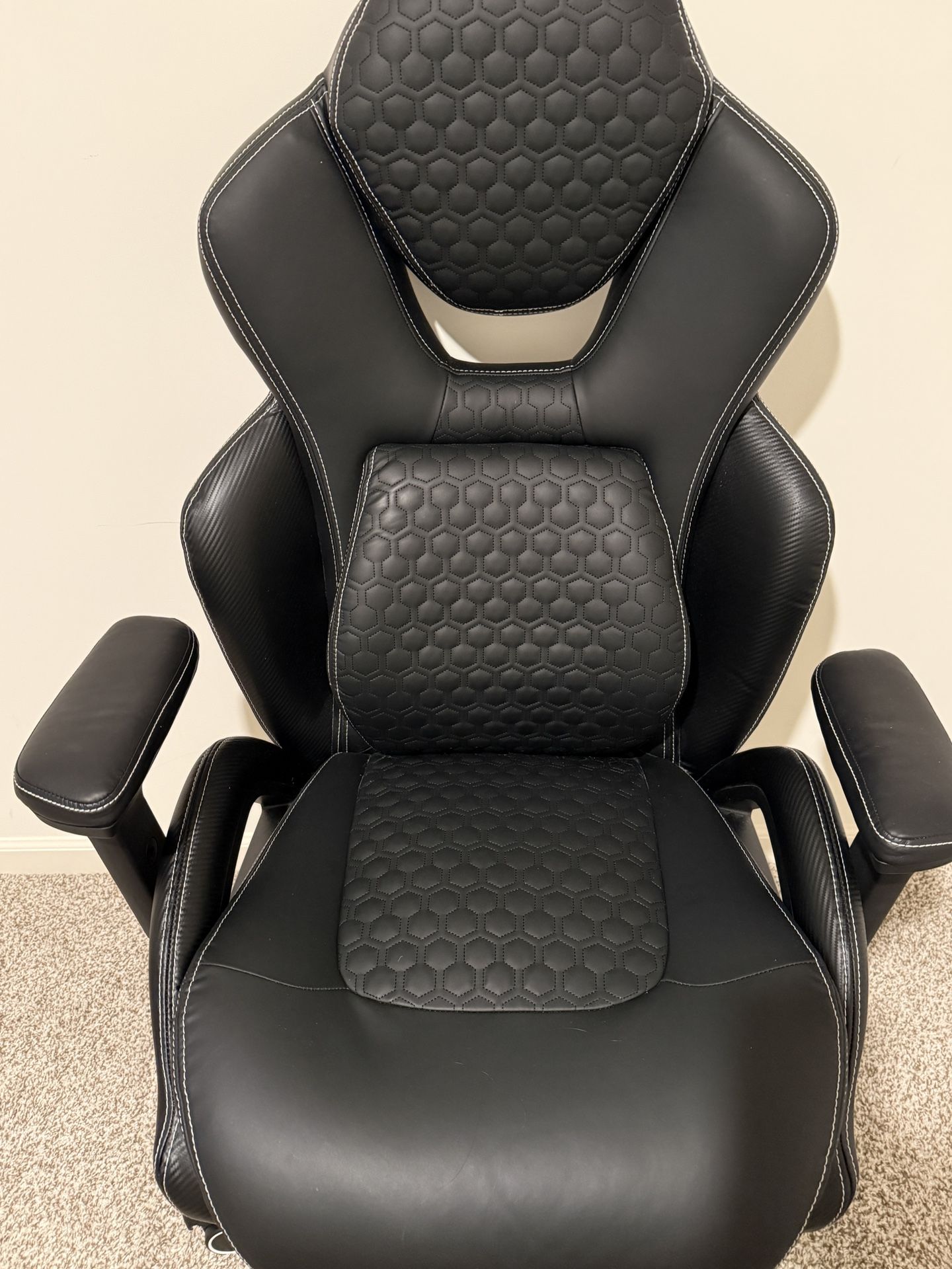 Shaquille O’Neal Brand Gaming chair/ office chair in excellent Condition for Sale