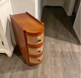 End table/nightstand