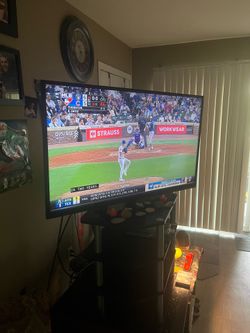 Great deal Perf condition 36”Vizio smart tv w remote great moving deal