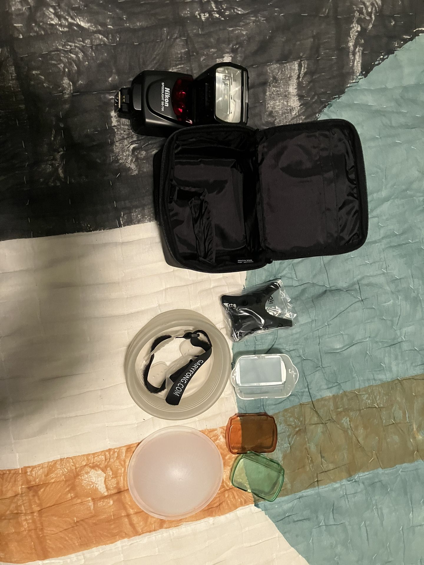 Nikon SB 700 Flash Kit (Like New!)