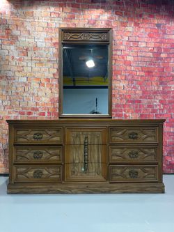Vintage Dresser w/ Mirror - Free Delivery