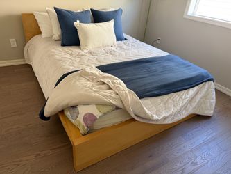 Wood Platform Queen  Bed Frame + Mattress