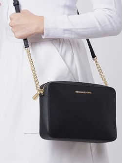 Authentic MICHAEL KORS Purse !! 🖤✨