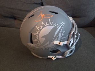 Tyreek Hill Signed Miami Dolphins Full-Size Football Helmet