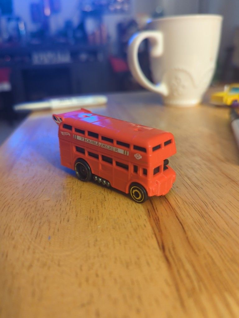 Hot Wheels Trouble Decker 2023 HW Metro