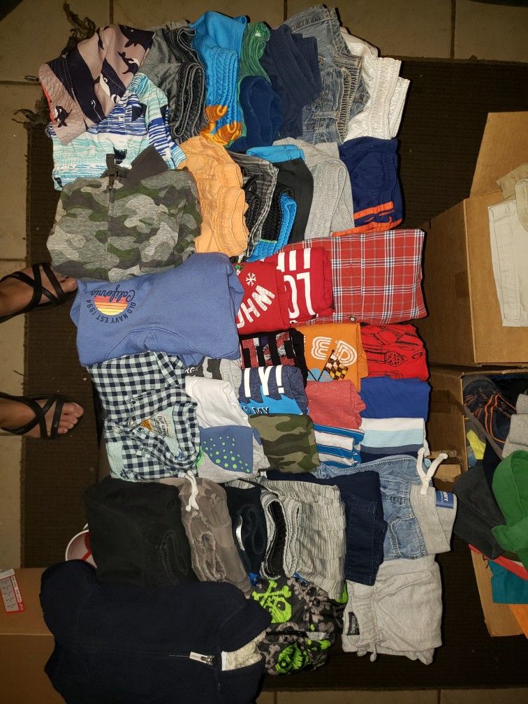 BOYS CLOTHING LOT B8 (SIZE 3T)