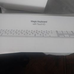 (5) Apple Magic Keyboard W/ Touch Id And Numeric Keyboard (5)