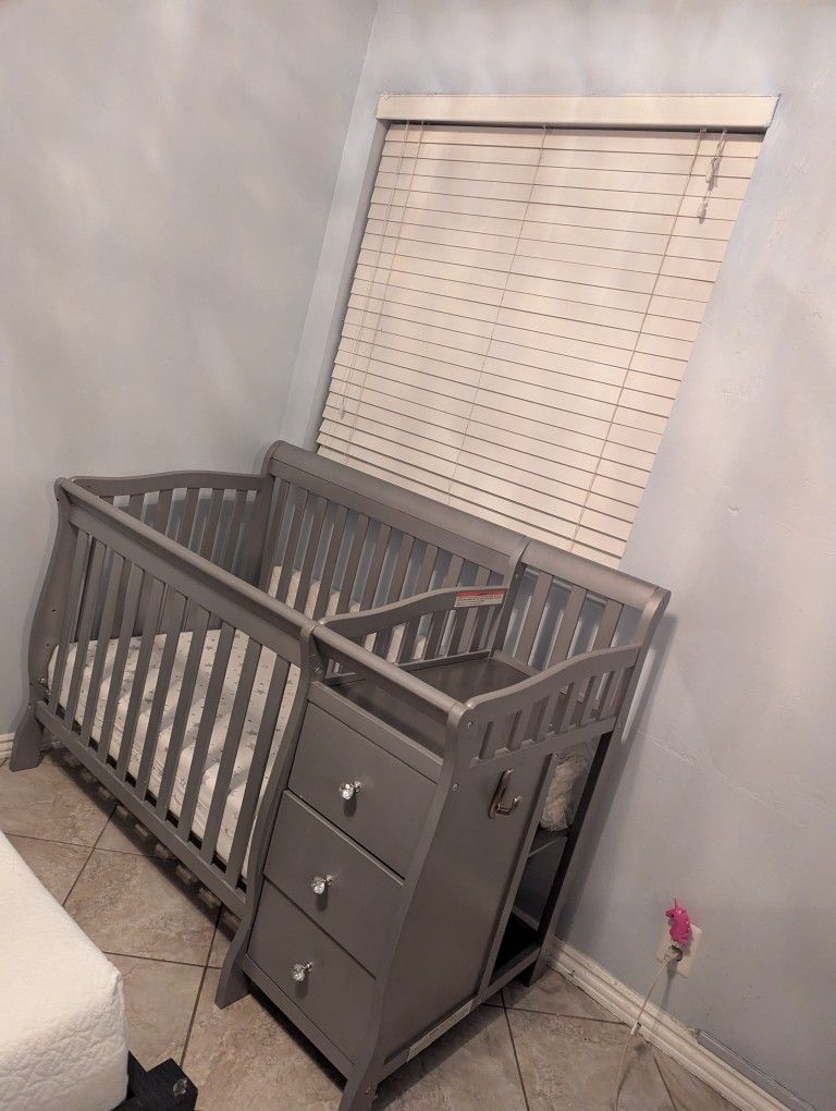 Baby  Crib