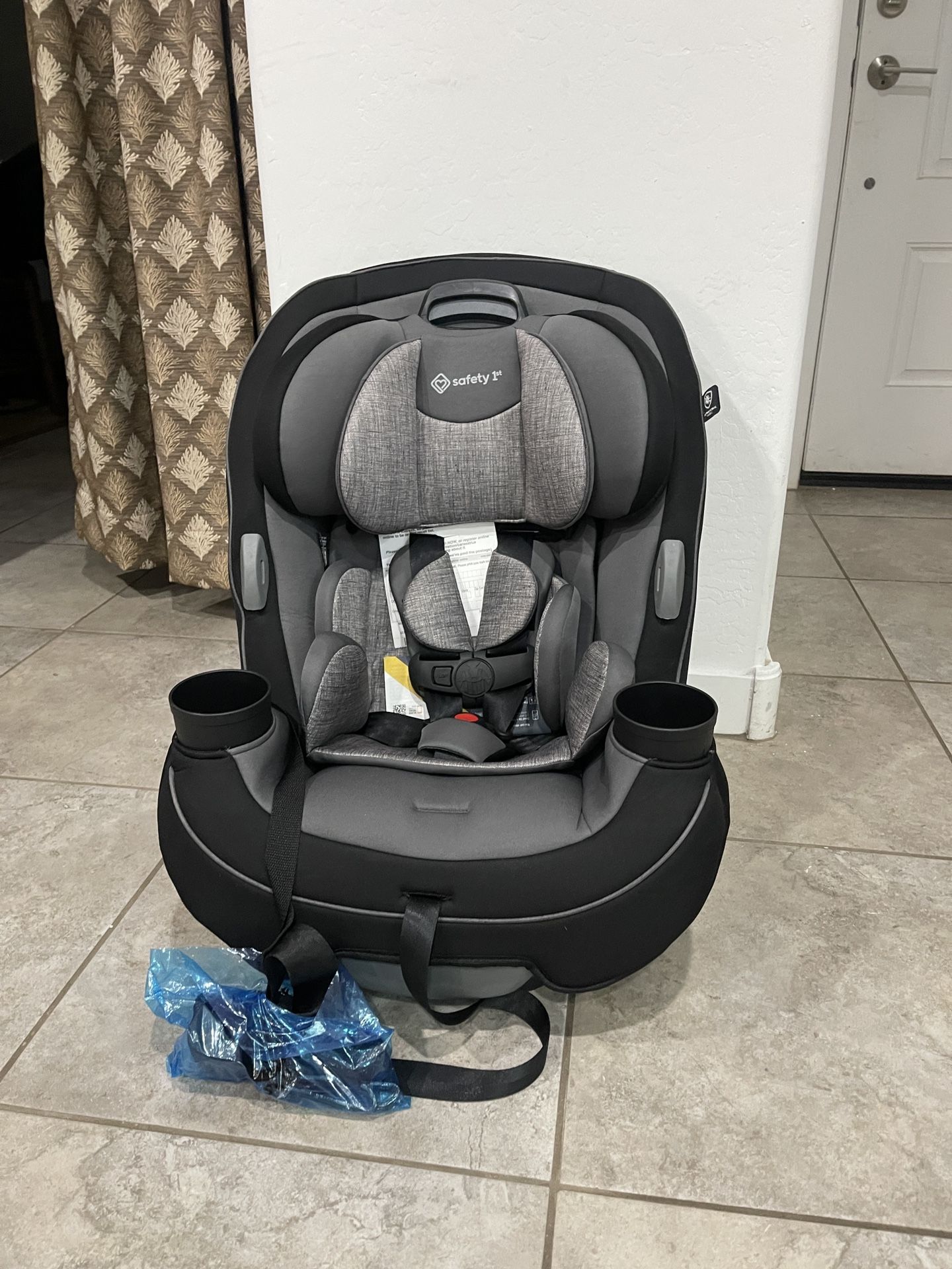 Safety 1st Grow and Go All-in-One Slim Convertible Car Seat, Rear Facing, 5-40 lbs, Forward Facing (30–65 lbs), High Back Booster Seat 40-100 pounds, 