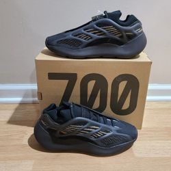 Yeezy 700 Clay Brown 