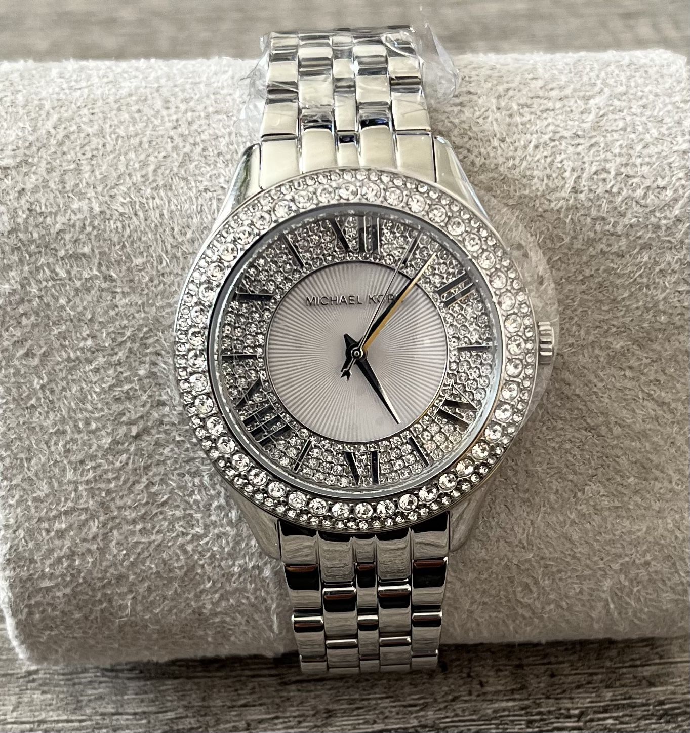 Michael Kors Ladies Watch With Swarovski Crystals Beautiful Watch Brand New In The Box. Retail Is $275
