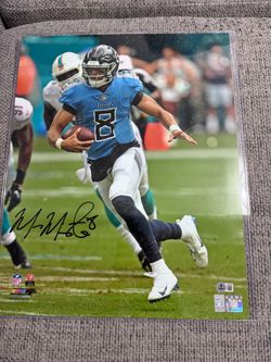 Marcus Mariota Signed Autograph Tennessee Titans 16x20 Spotlight Photo - Beckett
