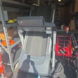HEALTHRIDER Folding treadmill, Fully Functional, Works Great! Pick Up Only, No Delivery.