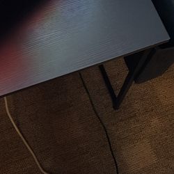Desk With Pouch To Hold Stuff 