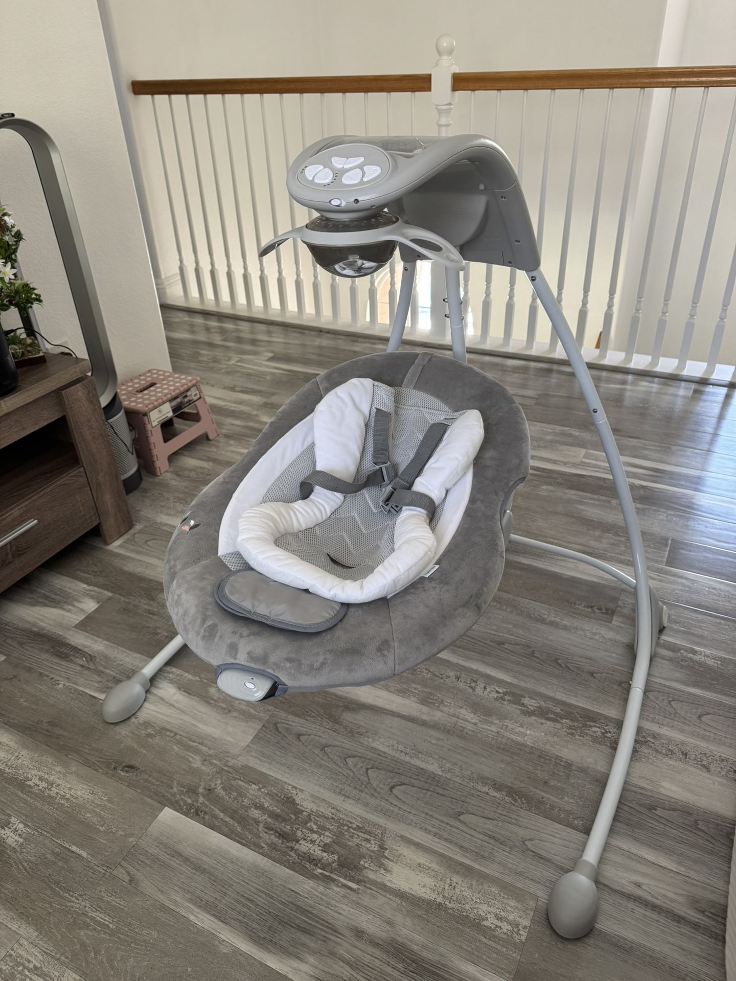 Ingenuity Baby Swing & Rocker in excellent condition 