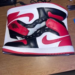 2022 Wmns Air Jordan 1 Mid 'Alternate Bred Toe