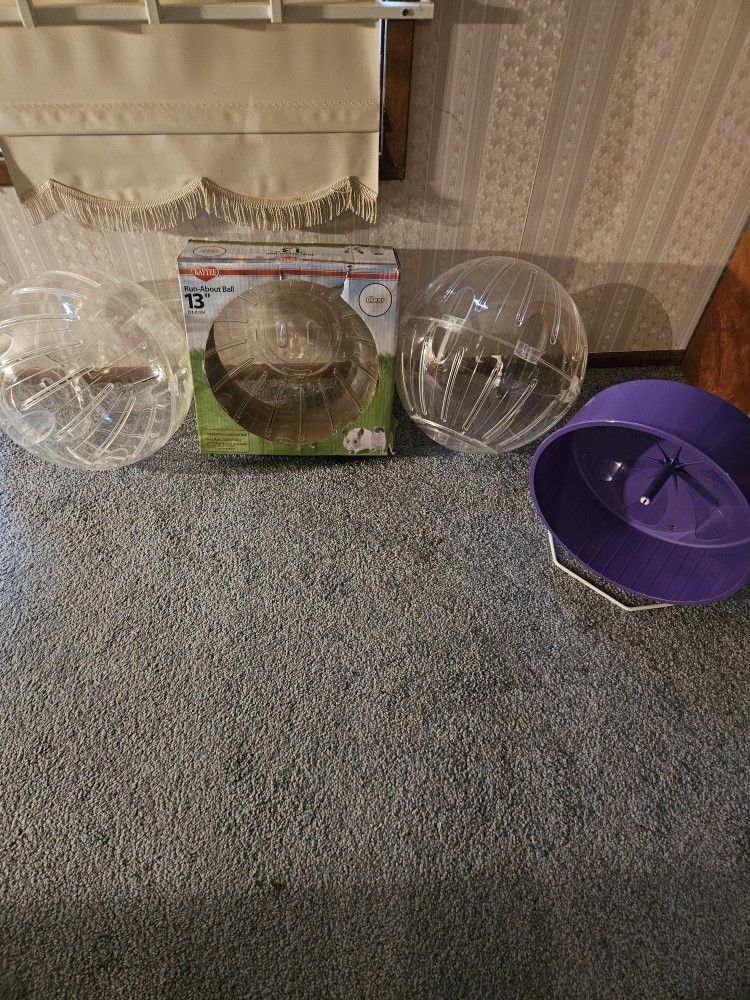 Pet Run-About Balls ×3 plus a run-wheel