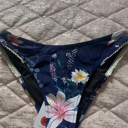 Nwt Cupshe Medium Floral Bikini Swimsuit Bottoms 
