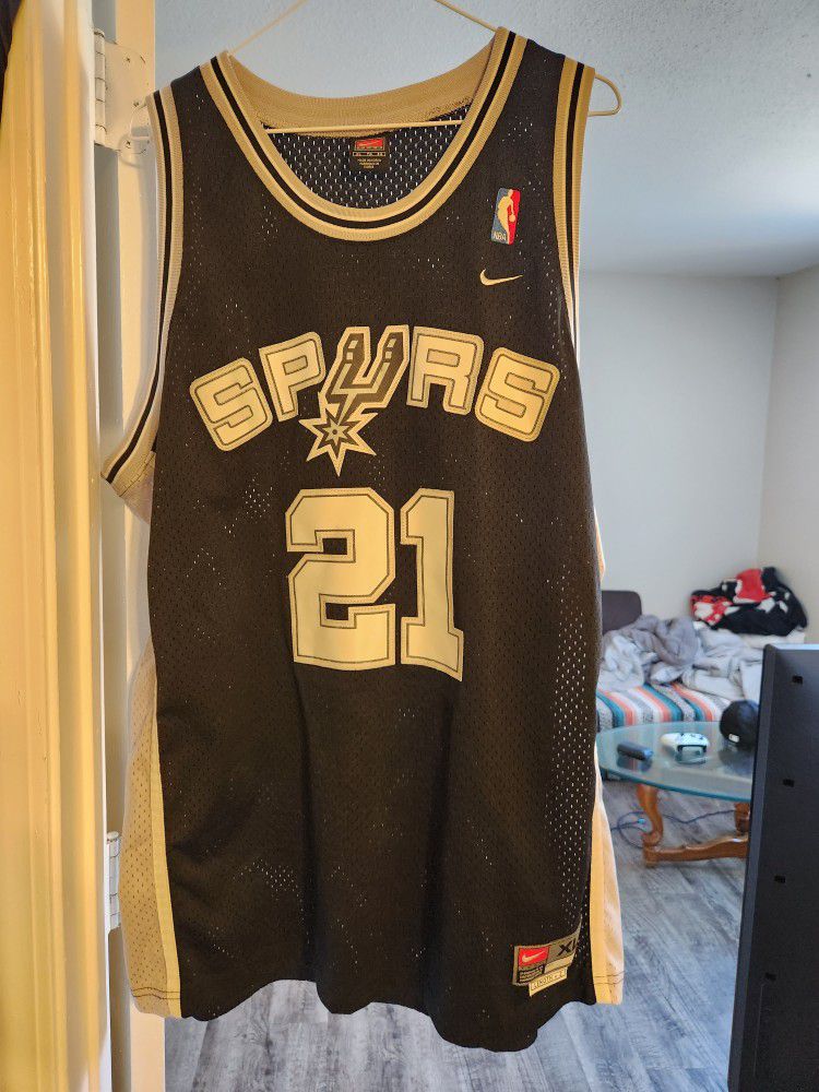 Nike Retro San Antonio Spurs Jersey for Sale in San Antonio, TX