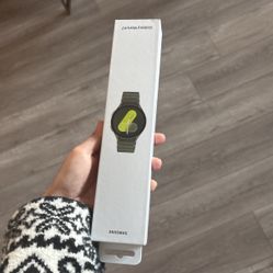 Brand NEW Samsung Galaxy watch