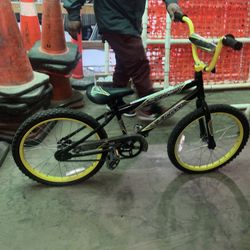 Huffy Kids BMX Bike Black Yellow 