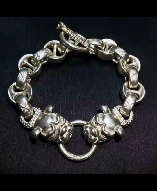 OLD HANDMADE MIAO TIBETAN TWO HEAD DOG BRACELET 
STAMPS: (925) STERLING SILVER 
WEIGHT: 107.9 GRAMS.
DIAMETER: 8.5X0.8 INCHES 
HIGH  GREAT CONDITION 