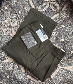 New! Haggar Men’s Pants 42x32 Olive pleated/cuffed
