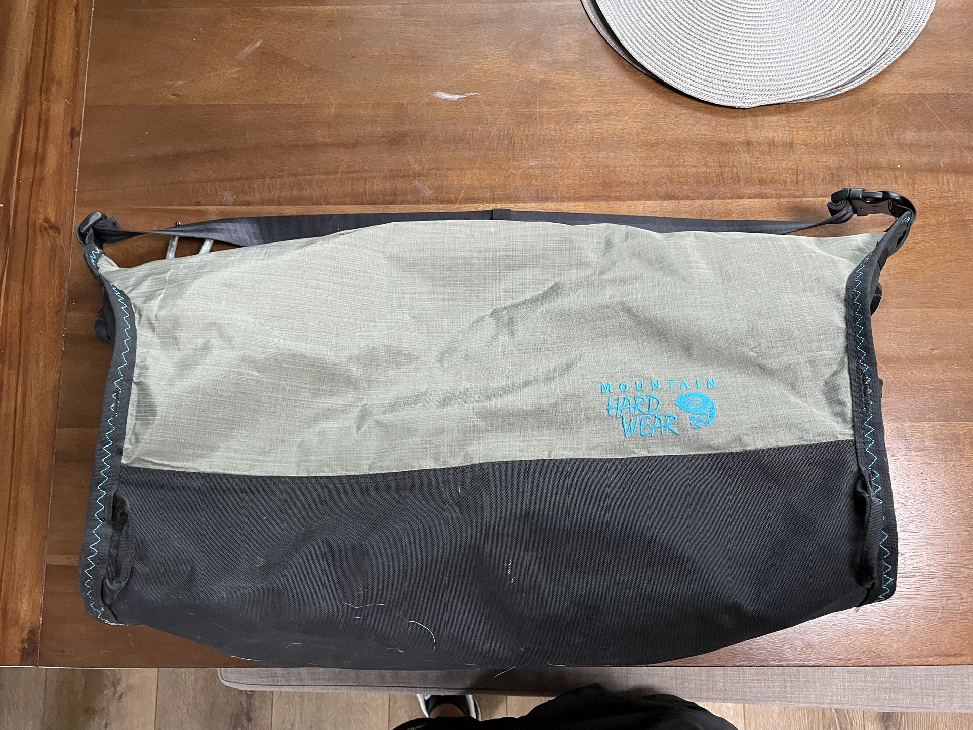 Mountain hardwear top outdry duffel