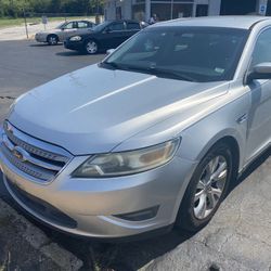 2010 Ford Taurus