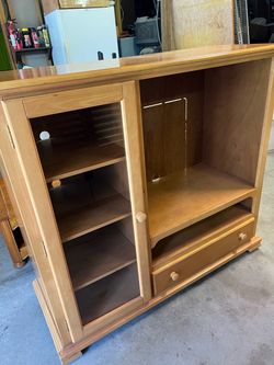 Entertainment center