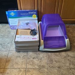 ScoopFree Litter Box with Lid 