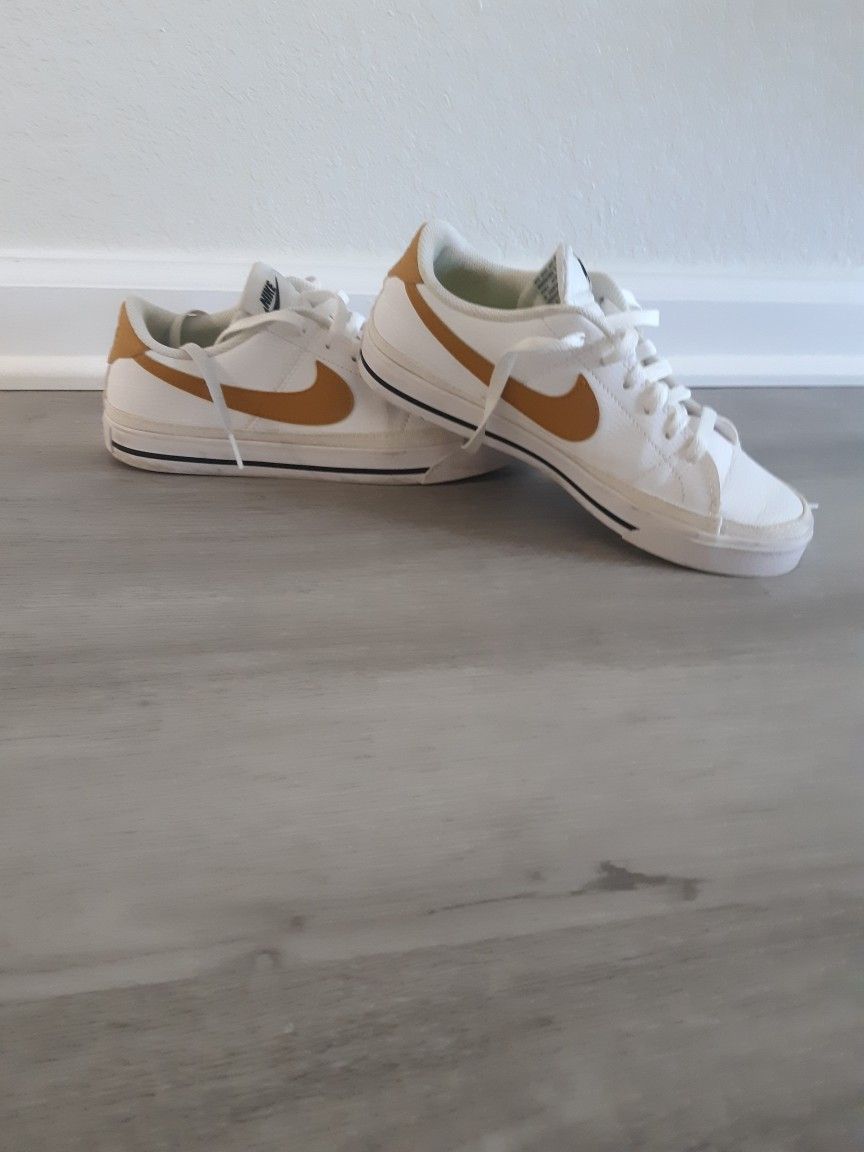 Nike Women's Shoes, Size 8, BASICALLY NEW WORN TWICE