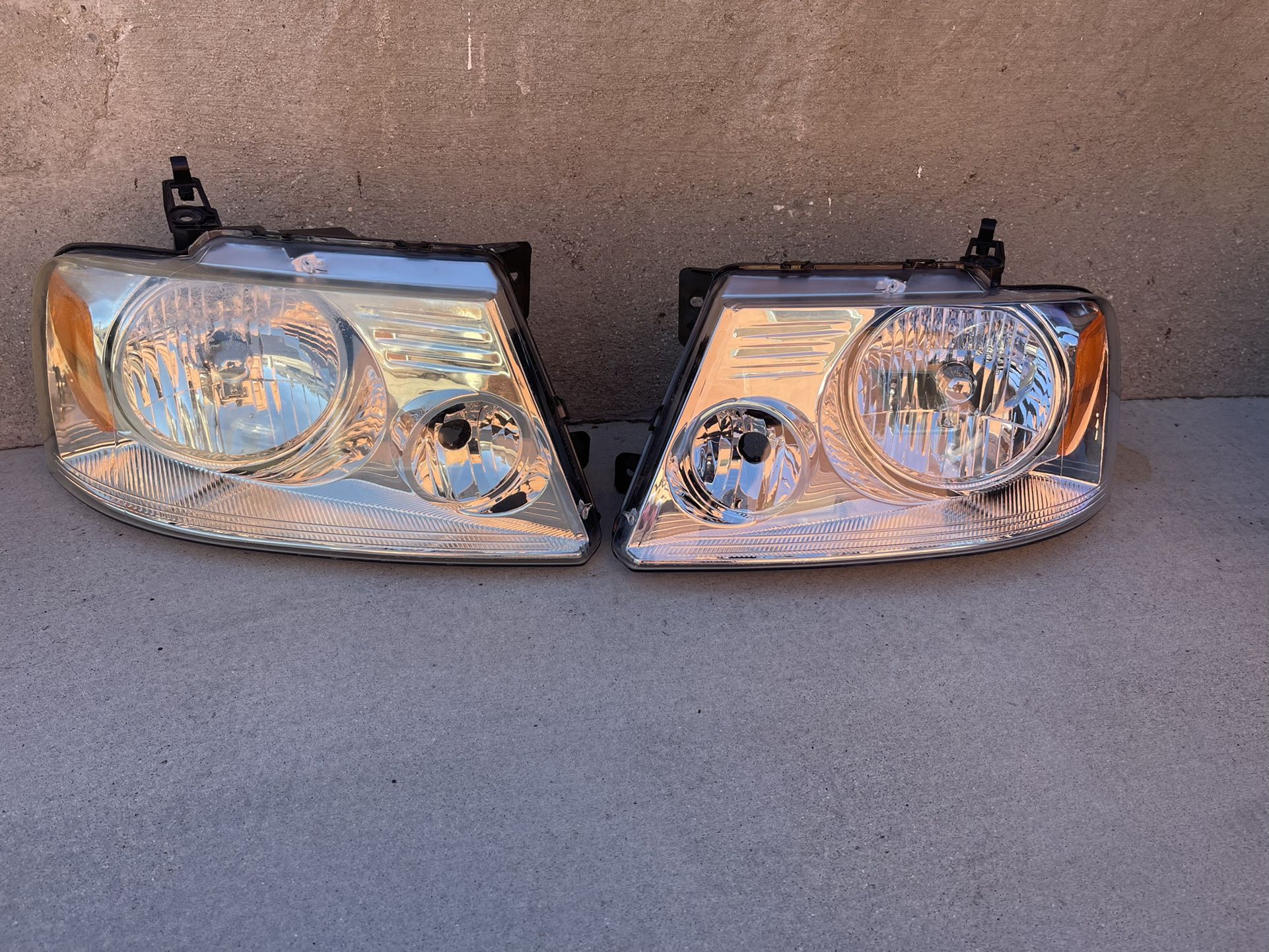 2007 Ford F-150 Headlights 