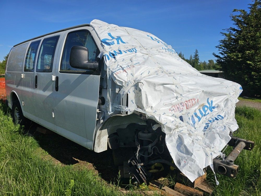 2013 GMC SAVANA FOR PARTS