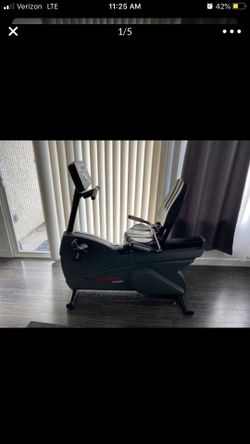 Commercial grade Life fitness 9500HR exercise bike (delivery available)