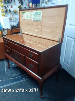 1930's Continental Desk Co. Mahogany Cedar Hope Chest / Vintage Storage Cedar Chest / Quality Furniture